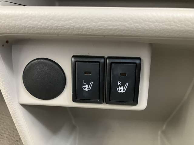 ★寒い冬場にうれしいシートヒーター★お尻がポカポカ！エアコンが利く前に乗り込むことが多いドライバーの身体を素早く暖めてくれます！