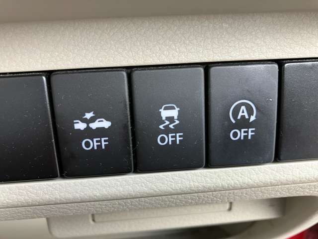 ★ESP（車両走行安定補助システム）★コンピューターがエンジンとブレーキを制御しタイヤのスリップや横滑りを抑えドライバーの運転操作をサポートします！