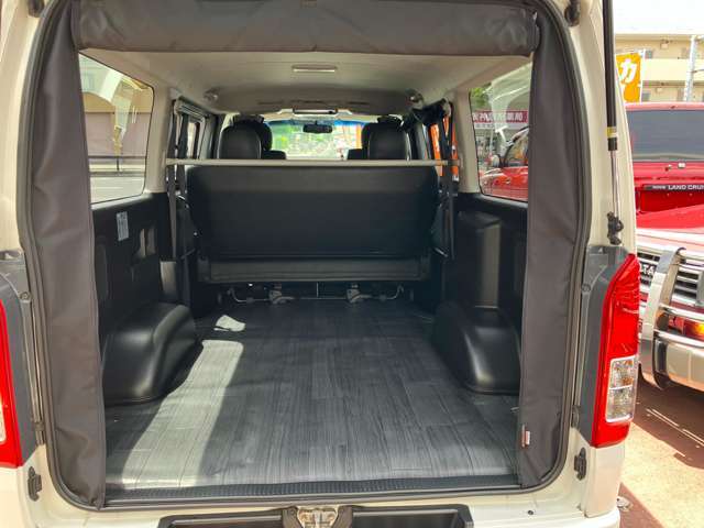 荷室も気になるダメージは見受けられません。