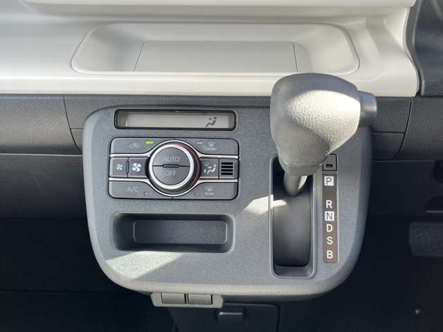 関東運輸局指定整備工場を完備。年間車検台数3000台です。車検もお任せ下さい。短時間で車検が出来る「速太郎車検」を導入しています。