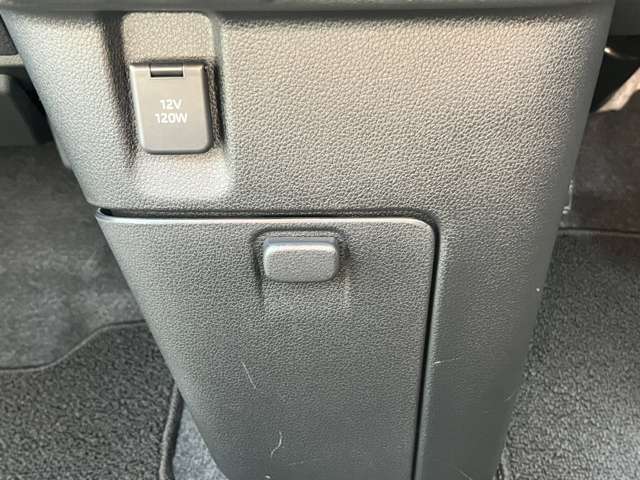 イソベモータース本店へアクセスいただき、ありがとうございます。届出済未使用車と走行距離が数千キロ「ちょい乗りカー」の専門店です。オールメーカーで販売してます。