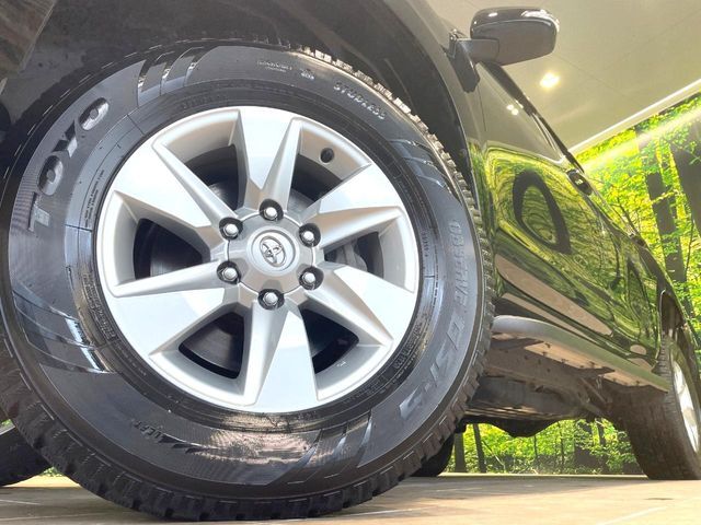 【純正17インチアルミホイール】外観にマッチした純正アルミホイールを装着しております。各種社外アルミホイールや、スタッドレスタイヤも取扱いしております。是非ご相談ください♪