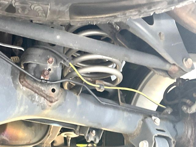 お車を安心してお乗りいただく為には、足回りの定期点検が欠かせません。サービスサポート（有償保証）では無料点検もご提供しており、安心のカーライフをお過ごしいただけるサポート体制が整っています。