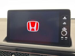 【メーカー純正ナビ】インテリアに溶け込むスタイリッシュな「専用設計」メーカーナビを装備♪視認性や操作性など基本性能にも優れ、より上質なカーライフをお楽しみいただけます。