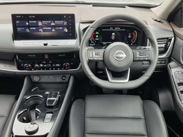 当店在庫車はすべてルームクリーニング済みでインパネ全体は視認性と操作性を重視したレイアウト。どなたでも扱いやすく、快適にお乗りいただけます。