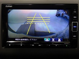 バックも安心のリアカメラ付いています。リアカメラがあると、いつでも安全にバックできますね。死角も減ります。3ビュー切り替え、ガイド線表示なので便利です。