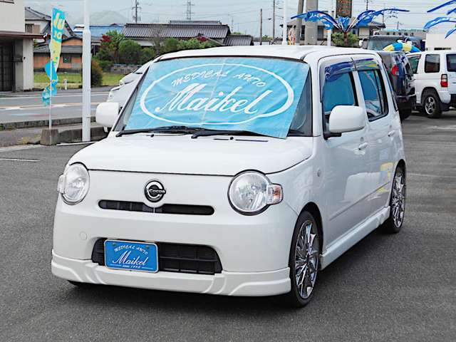 【カスタムパーツもお任せ下さい！】当社にはカスタム専門のスタッフが、エアロ・アルミホイール、車高調、各モニターのドレスアップなどお客様の思い描くスタイルを、”形”にします！