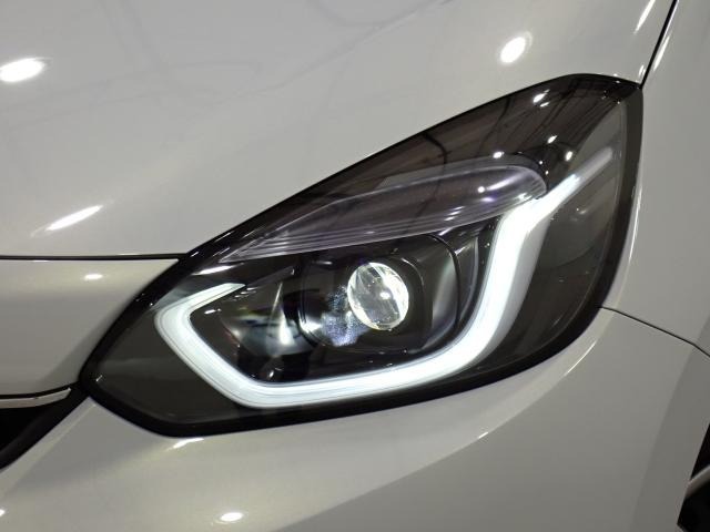 LEDヘッドライトはHIDに比べさらに省電力。夜道も明るい視界が保てますので安心です。