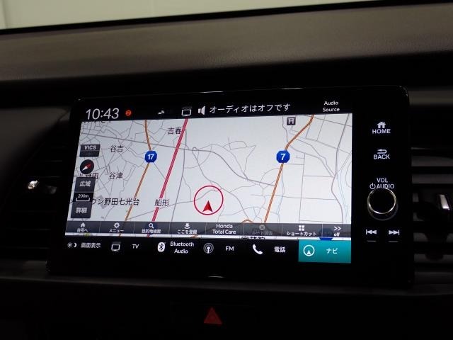 純正ホンダコネクトディスプレイを装備。スマホ連携可能なナビになっています。＊CD・DVD再生は付いておりません。
