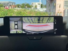 【360°ビューモニター】専用のカメラにより、上から見下ろしたような視点で360度クルマの周囲を確認することができます☆死角部分も確認しやすく、狭い場所での切り返しや駐車もスムーズに行えます。