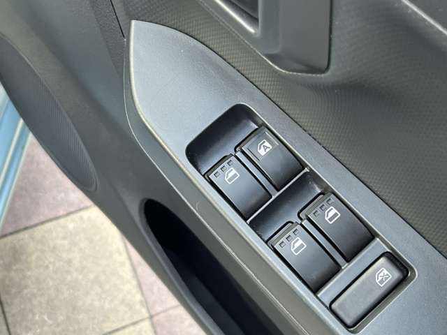 シシドモータースの本社工場には、板金工場も併設しております。職人があなたのお車を元通りに致します！