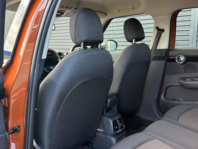 ヘタリ・汚れ等もなく、きれいな状態を保っています！足元もゆったりとしたスペースがあるので十分に快適なドライブが期待できます☆