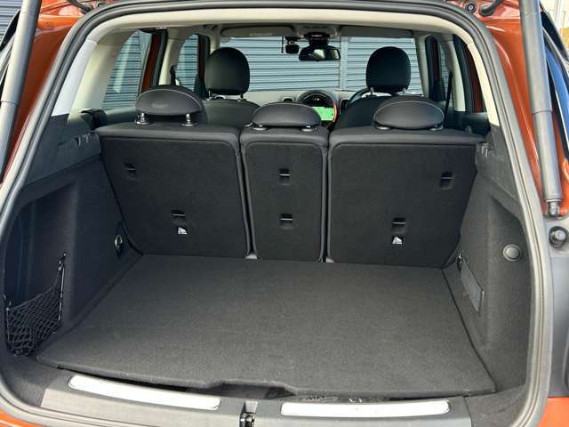 たくさん買い物した際やキャンプ等のアウトドアに出かけるときなどに大活躍です！！重い荷物の出し入れもしやすくてラクになること間違いなしです♪