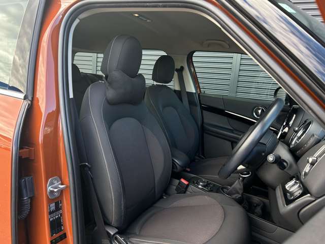 ヘタリ・汚れ等もなく、きれいな状態を保っています！足元もゆったりとしたスペースがあるので十分に快適なドライブが期待できます☆