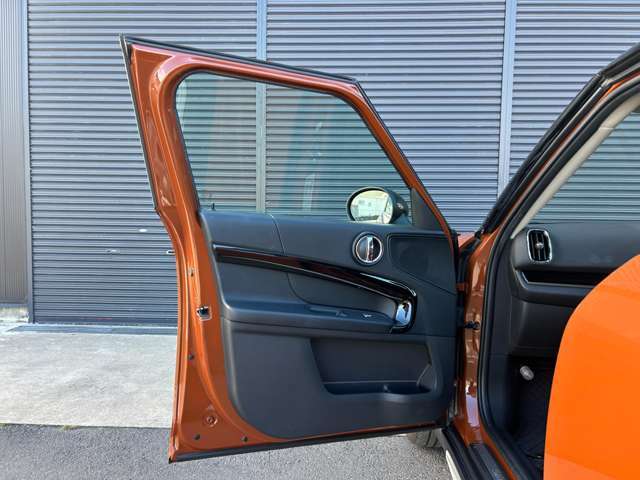 ヘタリ・汚れ等もなく、きれいな状態を保っています！足元もゆったりとしたスペースがあるので十分に快適なドライブが期待できます☆