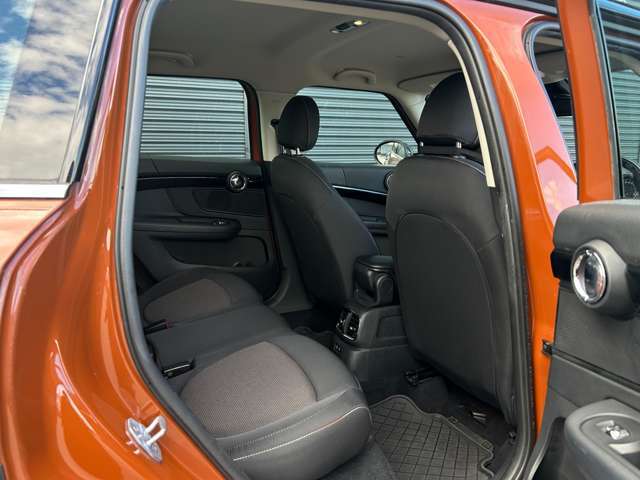 ヘタリ・汚れ等もなく、きれいな状態を保っています！足元もゆったりとしたスペースがあるので十分に快適なドライブが期待できます☆