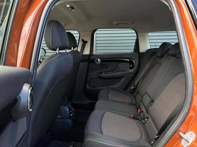 ヘタリ・汚れ等もなく、きれいな状態を保っています！足元もゆったりとしたスペースがあるので十分に快適なドライブが期待できます☆