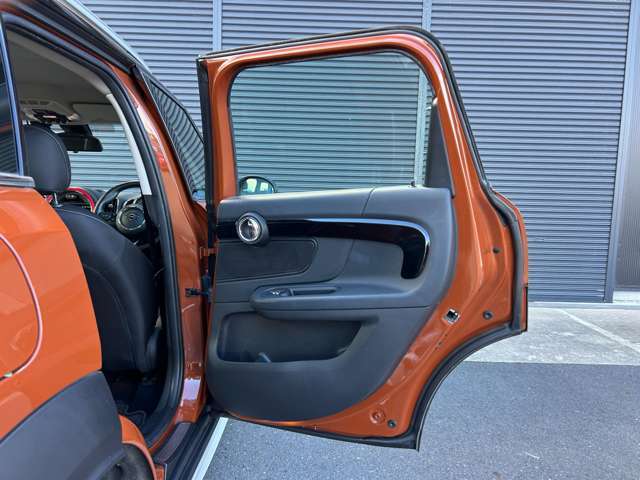 ヘタリ・汚れ等もなく、きれいな状態を保っています！足元もゆったりとしたスペースがあるので十分に快適なドライブが期待できます☆