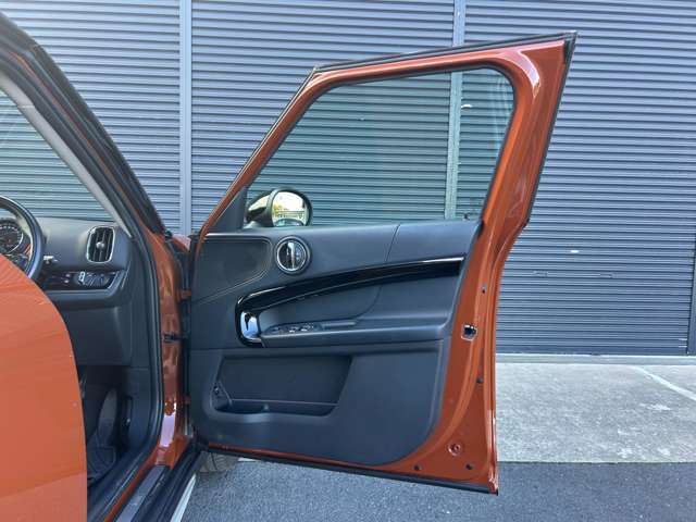 ヘタリ・汚れ等もなく、きれいな状態を保っています！足元もゆったりとしたスペースがあるので十分に快適なドライブが期待できます☆