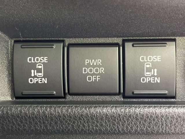 【両側パワースライドドア】スマートキーや運転席のスイッチで後席両側スライドドアの開閉が可能♪電動だから力を入れてドアを開ける必要が無く、小さなお子様でも簡単に開け閉めでき快適です♪
