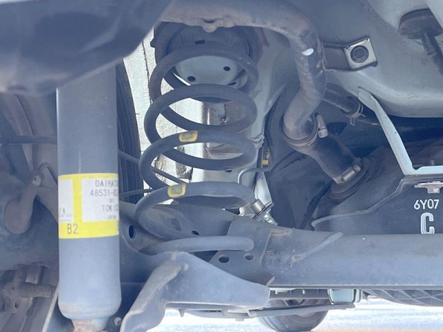 お車を安心してお乗りいただく為には、足回りの定期点検が欠かせません。サービスサポート（有償保証）では無料点検もご提供しており、安心のカーライフをお過ごしいただけるサポート体制が整っています。