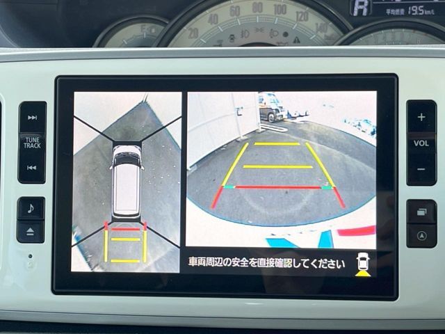 【パノラマモニター】専用のカメラにより、上から見下ろしたような視点で360度クルマの周囲を確認することができます☆死角部分も確認しやすく、狭い場所での切り返しや駐車もスムーズに行えます。