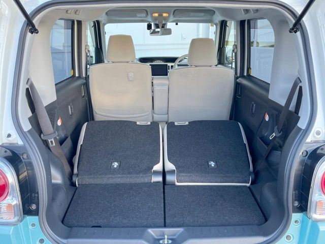 普段のお買い物や通勤、送迎等に十分な荷室スペースを確保しております。セカンドシートを倒すと、大きな荷物の積載も可能です♪