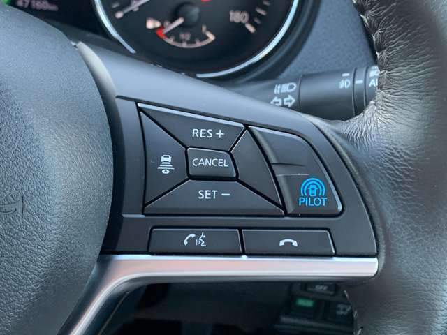 注目の【プロパイロット】付き！前を走行している車との車間距離を把握して、減速や停車をしたり前進したりを自動で促してくれます！高速道路などではハンドルも自動で支援！