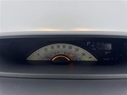 【スピードメーター】『スピードメーター』の画像になります。メーターがシンプルで見やすく運転しやすいですね！