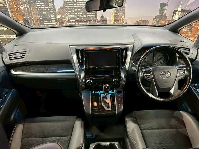 大阪府四条畷市にミニバン車を『お値打ち価格』で展示している良質中古車専門店です。全車、事故歴修復歴なしの車両限定で取り扱い！。関西地域で最もお得な価格かつ最良質車をご提供できるよう努めております。