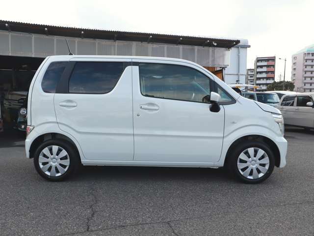 新車メーカー保証付！届出済未使用車！ナビフルセグTV後カメラ　ブルートゥース　DVD　CD録音　Pスタート　リアパーキングセンサー　シートヒーター　コーティング＆フロアマット＆ドアバイザー付総額！