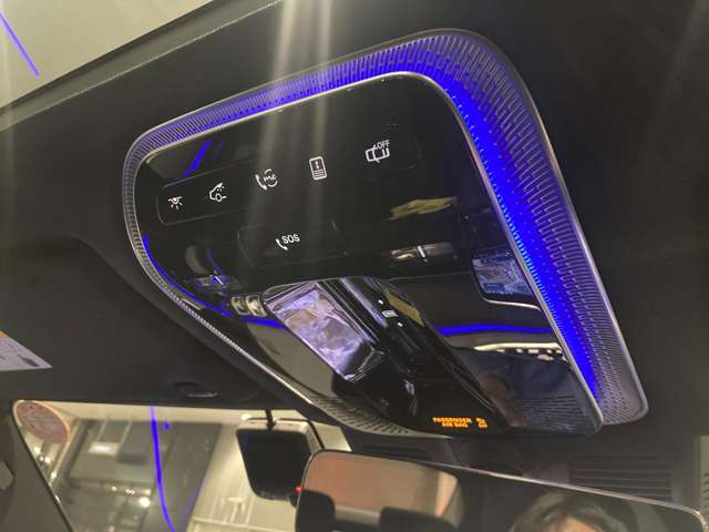 メルセデス・ベンツの定める厳しい基準をクリアしたお車のみをご案内させて頂きます。納車前整備はメーカー規定に基づき100項目以上にも及ぶ点検を熟練のメカニックによって行いご納車させて頂きます。