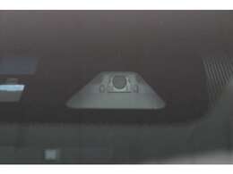 後期型より安全装備のホンダセンシングが装備されています。歩行者や自転車などを検知し衝突回避支援してくれる機能が付いています。