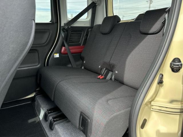 WECARSでは各商談席に大型モニターをご用意しております！見やすい大画面でゆったりと全国の在庫をご覧いただけます！是非ご来店お待ちしております！