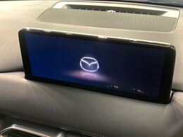 【メーカー純正ナビ】インテリアに溶け込むスタイリッシュな「専用設計」メーカーナビを装備♪視認性や操作性など基本性能にも優れ、より上質なカーライフをお楽しみいただけます。