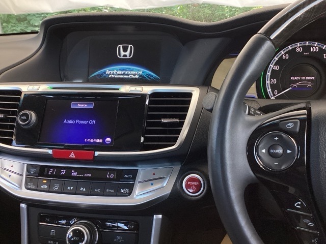 8インチワイドVGAディスプレイ　HondaHDDインターナビ＋リンクアップフリー＋プログレッシブコマンダーは標準装備です。