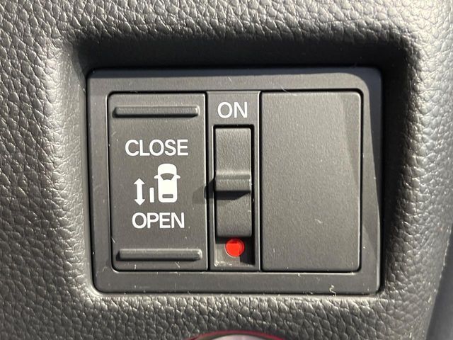 【パワースライドドア】スマートキーや運転席のスイッチでスライドドアの開閉が可能♪電動だから力を入れてドアを開ける必要が無く、小さいお子様でも、重い荷物を持っている時もラクに開け閉めできます♪