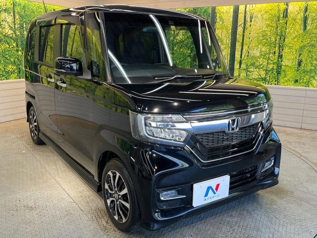 大好評のボディコーティング「弾スプラッシュコート」もご納車までに施工可能。通常のガラスコートと異なる、耐久年数6年の無機質ガラスコーティングが、ボディをキレイな状態に保ってくれます。