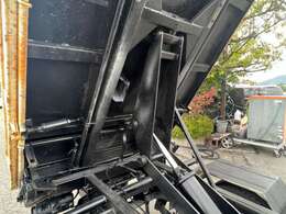 販売だけでなく自社工場完備なので納車後のアフターサービスもお任せください♪お問い合わせは026-293-8630までお気軽にどうぞ♪