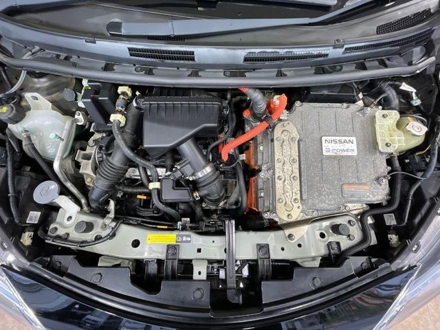 親切・丁寧な専門メカニックスタッフが応対！・車検・点検整備・事故等の修理などアフターサービスも安心。お車のカスタマイズもネクステージのサービススタッフまでご相談ください！