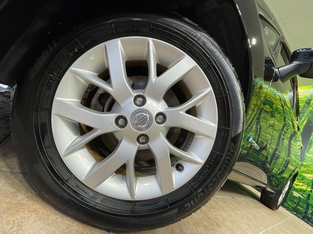 【純正15インチアルミホイール】外観にマッチした純正アルミホイールを装着しております。各種社外アルミホイールや、スタッドレスタイヤも取扱いしております。是非ご相談ください♪