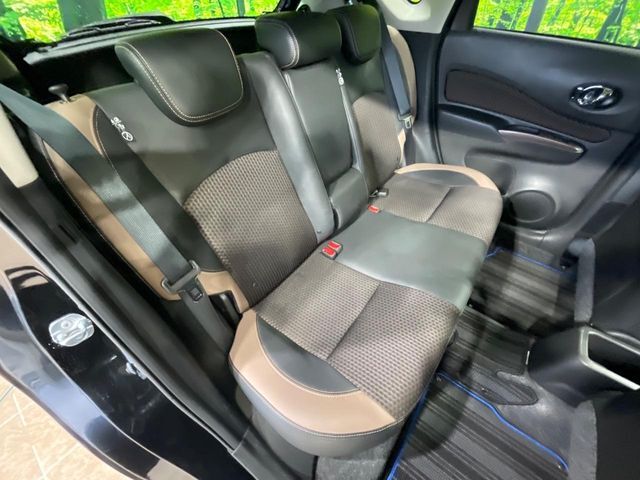 後部座席も気になるようなキズ・汚れやへたり等、大きなダメージはなく、良好な状態です。