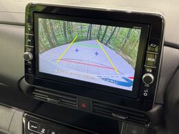 【バックカメラ】駐車時に後方がリアルタイム映像で確認できます。大型商業施設や立体駐車場での駐車時や、夜間のバック時に大活躍！運転スキルに関わらず、今や必須となった装備のひとつです！