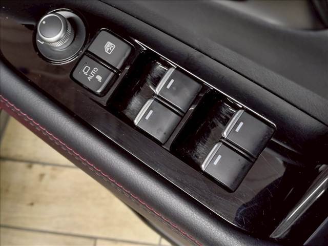 自動車と一緒に任意保険もご相談下さい。専任スタッフがお車に合った内容をご提案させていただきます。