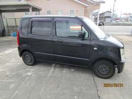 当社は値段は格安車でも整備は勿論の事、外装の傷の修理や内装仕上げなどやれる限りユーザー目線で車を仕上げています。勿論リーズナブル車ですのでやれる限度はありますがぜひ実車をご覧ください