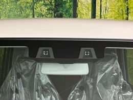 【スズキ　セーフティサポート】走行中に前方の車両等を認識し、衝突しそうな時は警報とブレーキで衝突回避と被害軽減をアシスト。より安全にドライブをお楽しみいただけます。