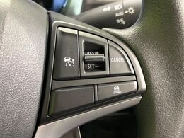 【アダプティブクルーズコントロール】高速道路での長距離走行が楽に！！自動で速度を保つクルーズコントロールが、衝突軽減システムと連携し、前方の車両を感知して車間を保つように速度調節してくれます！！