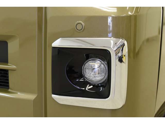 メッキベゼル付フォクランプももちろんLED！！