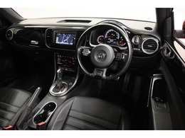 人を中心とした機能的なインテリア。フォルクスワーゲン車は、使いやすさと、視界の良さにもこだわっています。