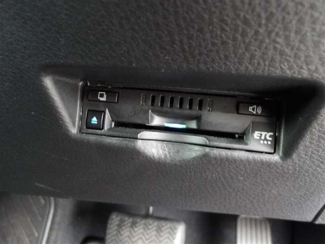 ETC車載器付きです。高速道路の料金所もスムーズに通過できます。
